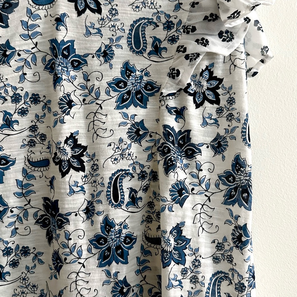 Lucky Brand NWOT cap sleeve top with ruffle details white/blue print size S - Picture 5 of 10